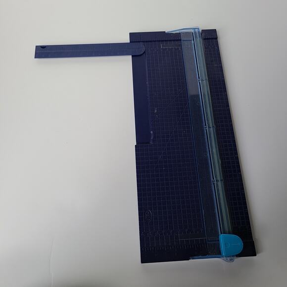 Creative Memories Paper Trimmer - Picture 1 of 3